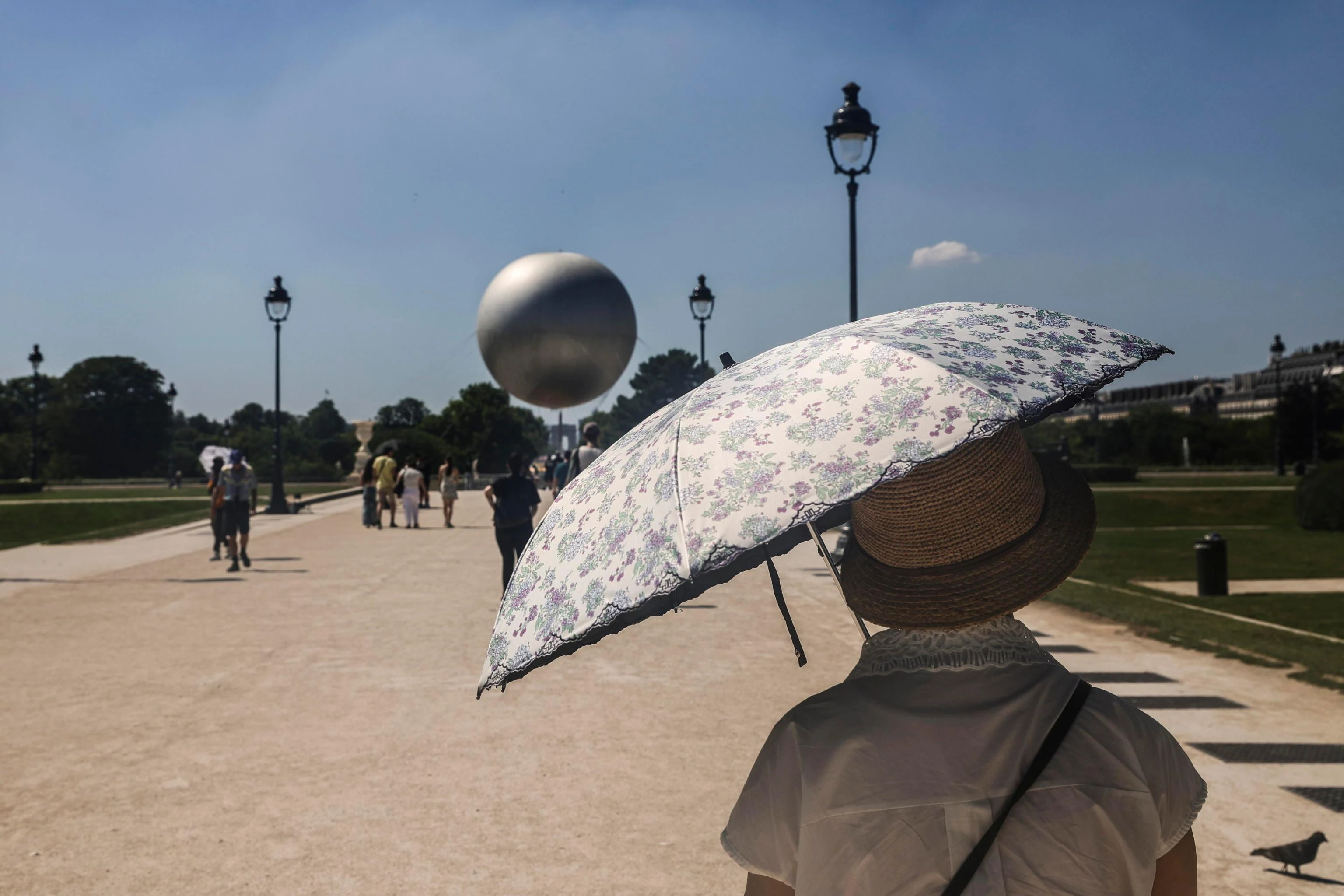 Ondata di calore in Francia, Le Pen promette condizionatori ovunque. Perché il governo dice no