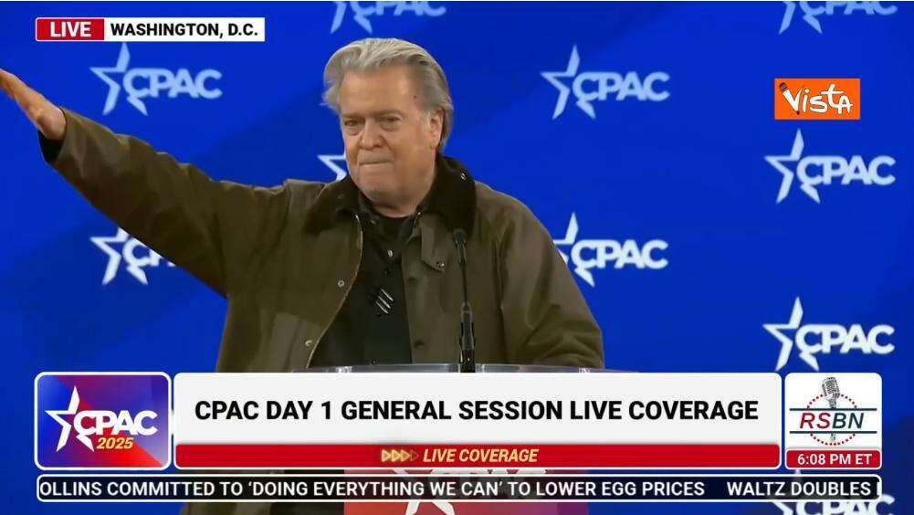 Il video in cui Steva Bannon, con il braccio teso, fa un apparente saluto romano