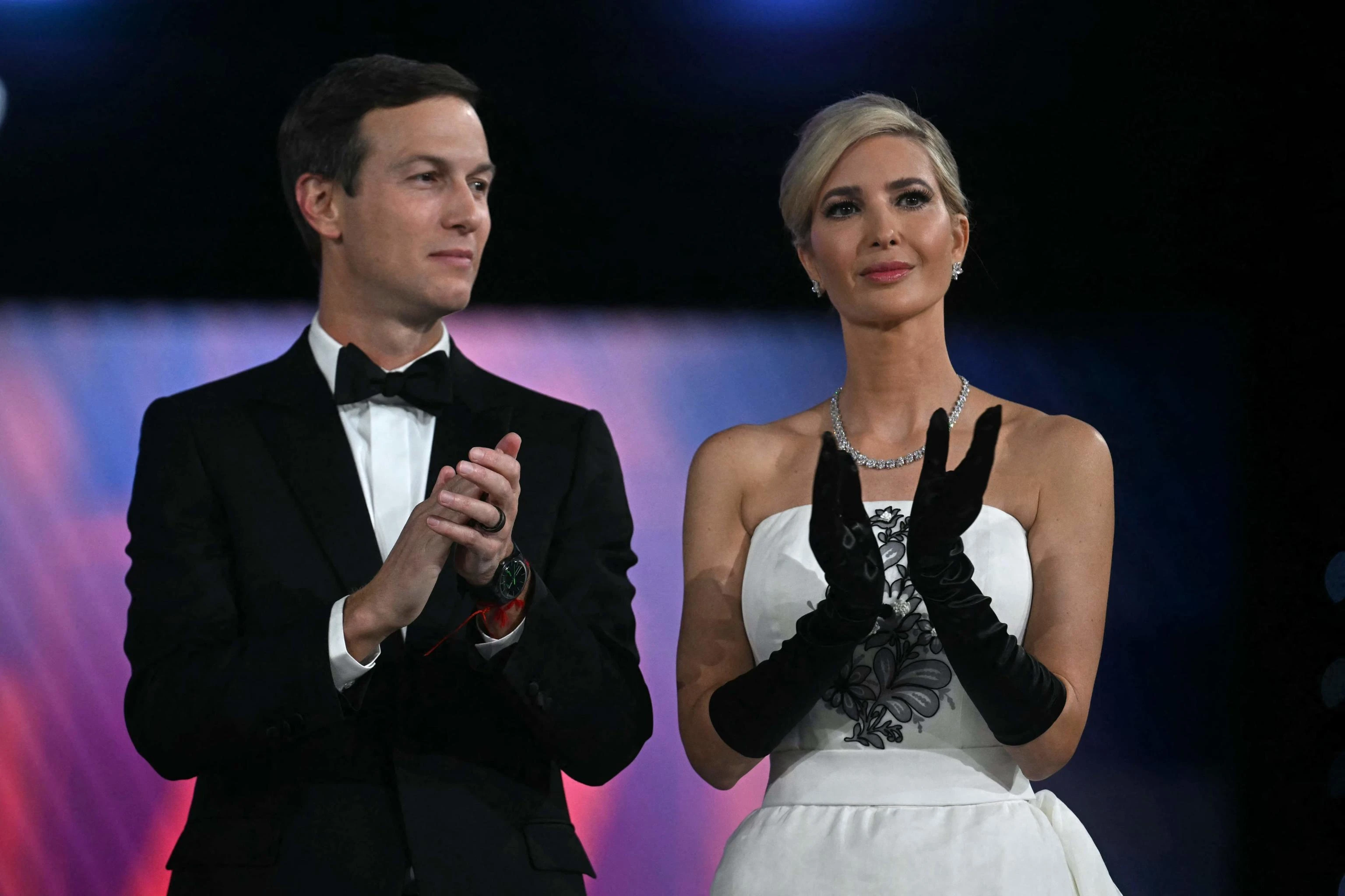 Albania in svendita, proteste a Tirana per il resort della famiglia Trump in zona protetta. Bonelli: “Rama cede spiagge e isole a Kushner e Ivanka”