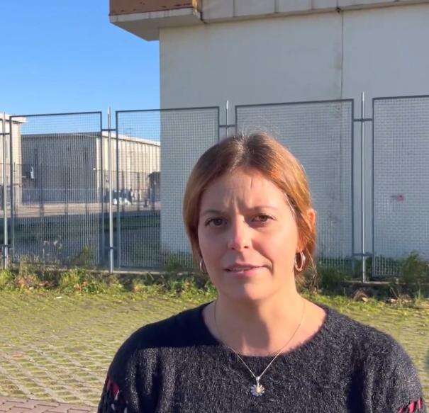 Ilaria Salis in visita al carcere di Monza: “Un anno fa ero nelle vostre condizioni. So cosa significa trascorrere il Natale in cella”