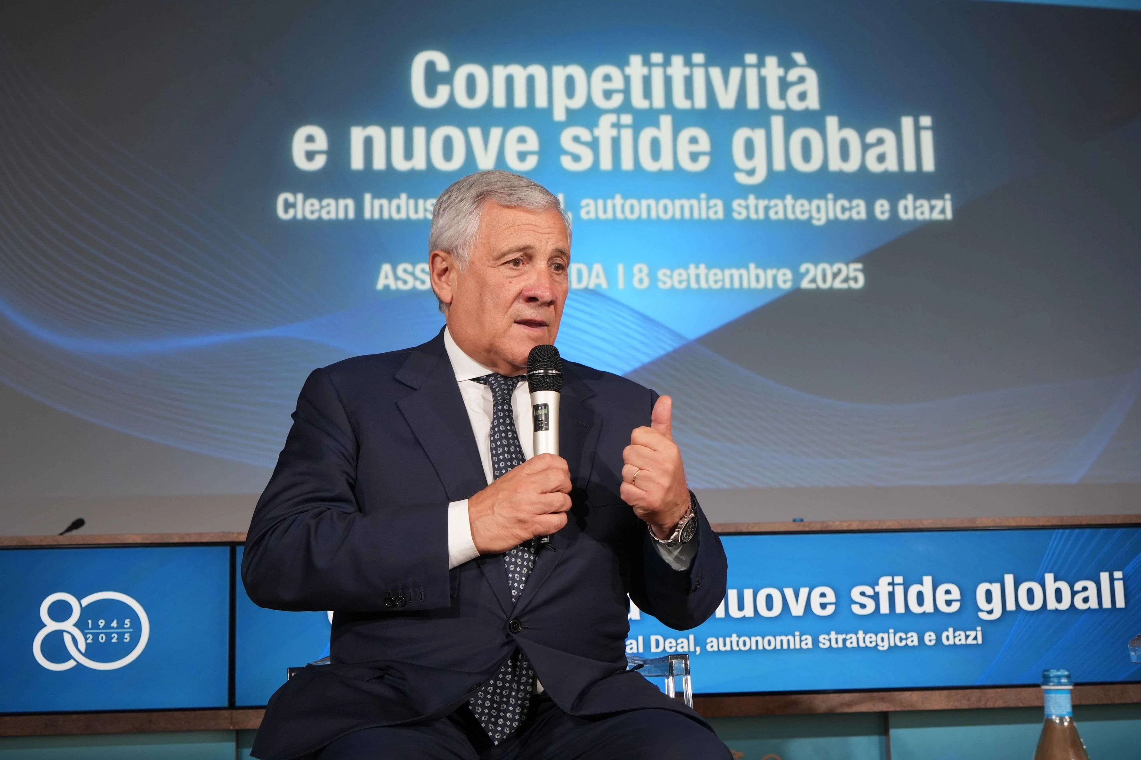 La manovra di Governo, Tajani spinge sulle tredicesime: “Proviamo a detassarle”