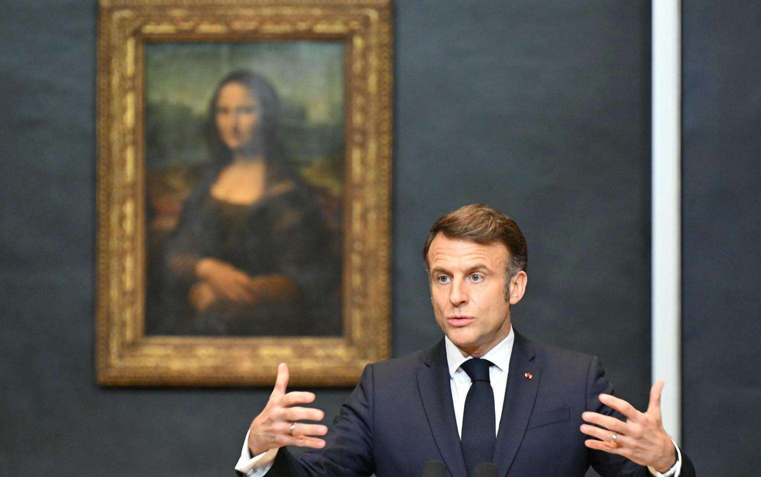 Macron salva la Gioconda: 