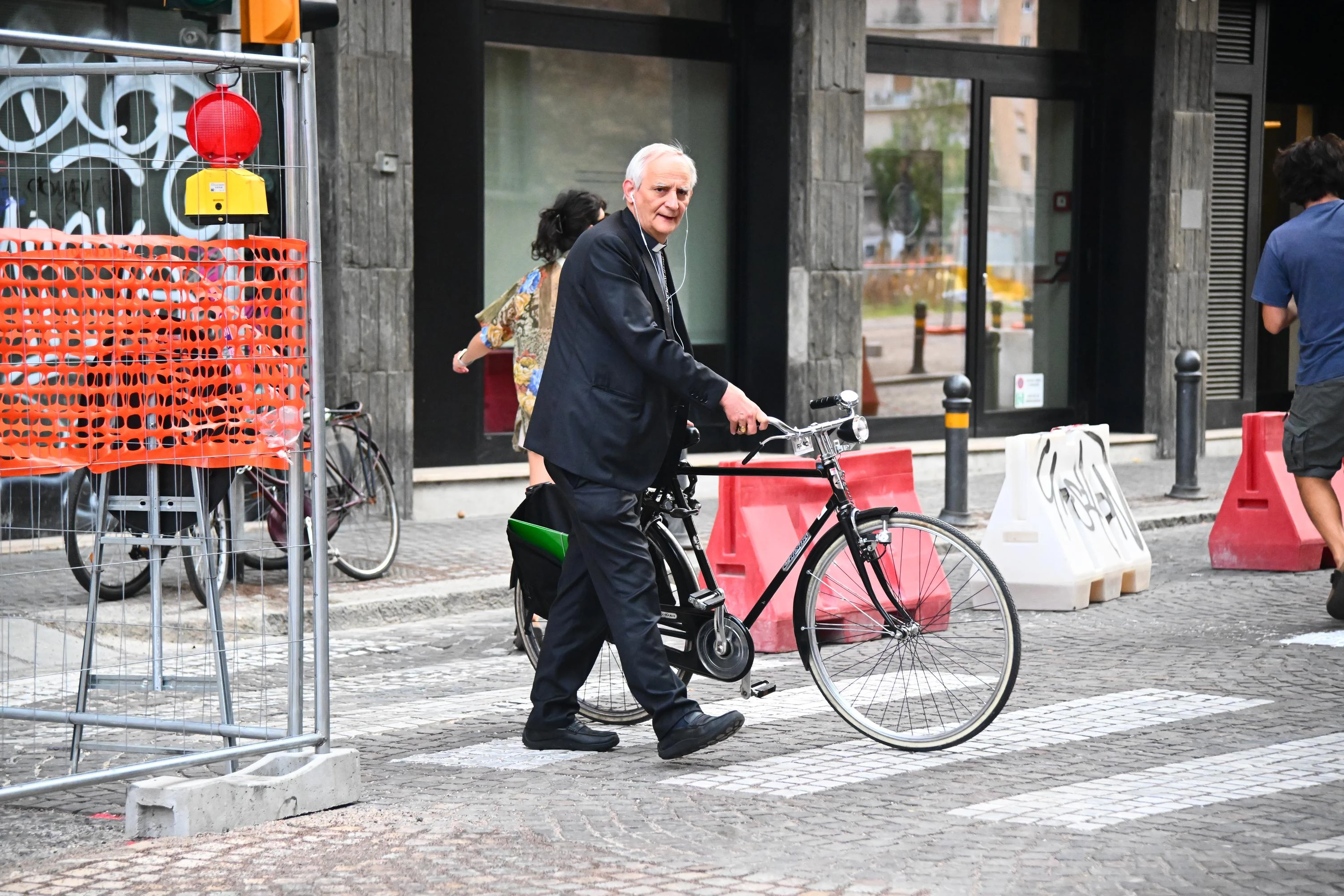 Il cardinale Zuppi: “Noi sordi ai bambini uccisi in Medio Oriente. Leggiamo tutti i loro nomi”