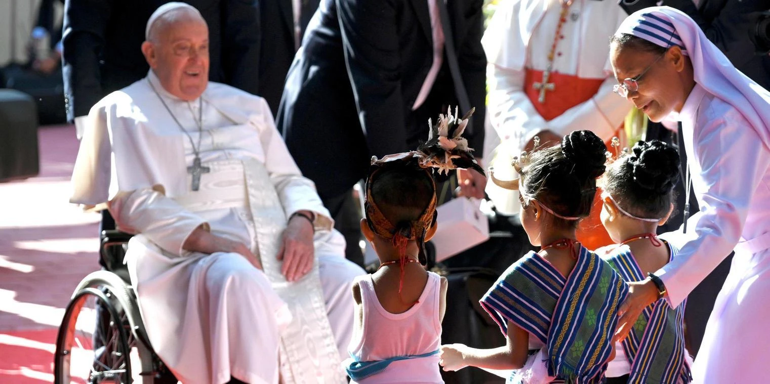 La missione di Bergoglio. La Chiesa torna tra i piccoli dopo gli scandali del passato