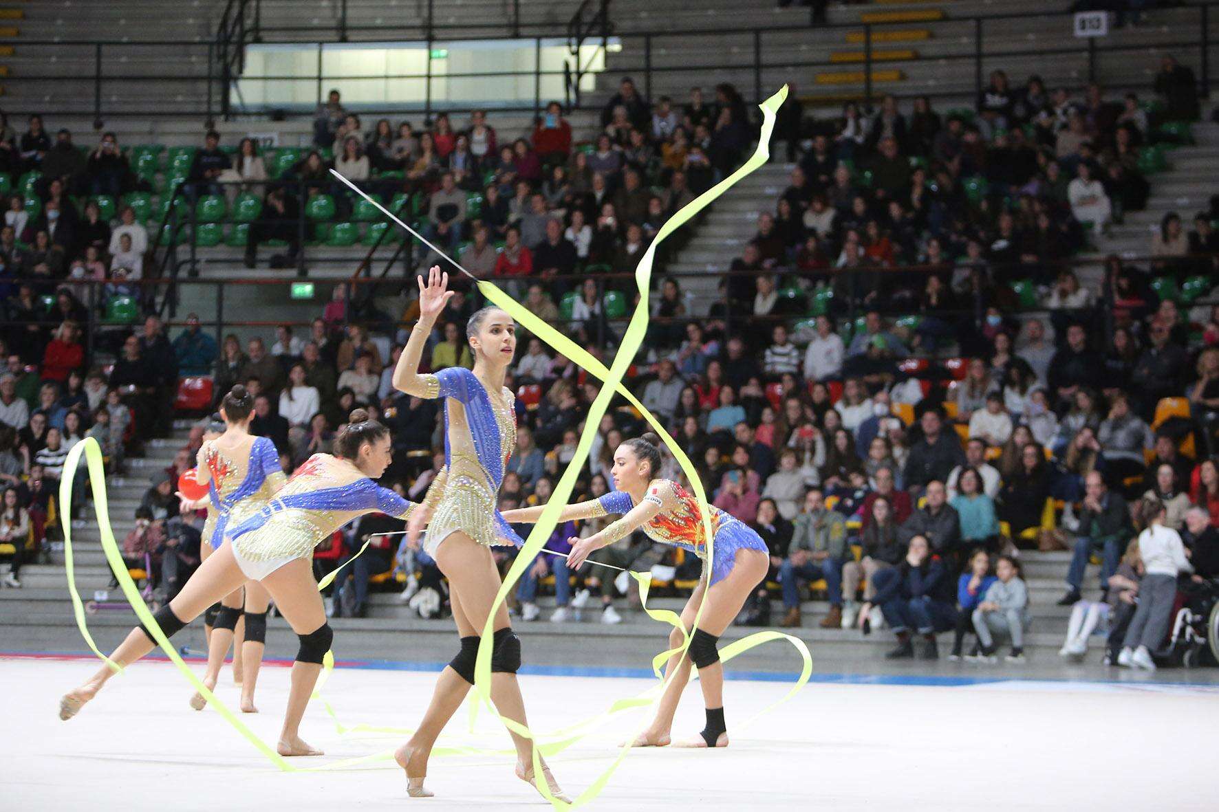 Ex Farfalle della ginnastica. Dopo i presunti abusi le frasi sessiste: “Ora vanno in tv scollate per farsi vedere”