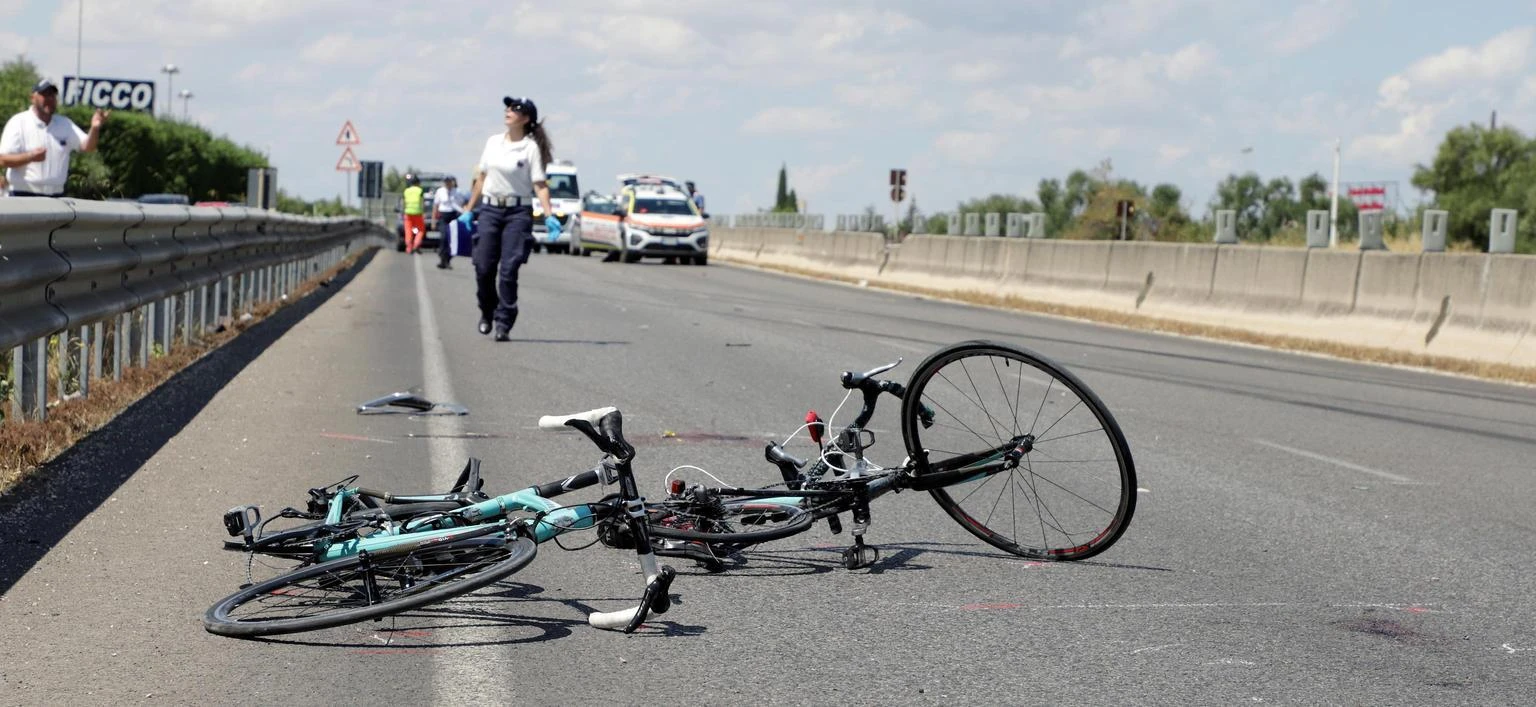 Travolge e uccide tre ciclisti. Indagato per omicidio stradale