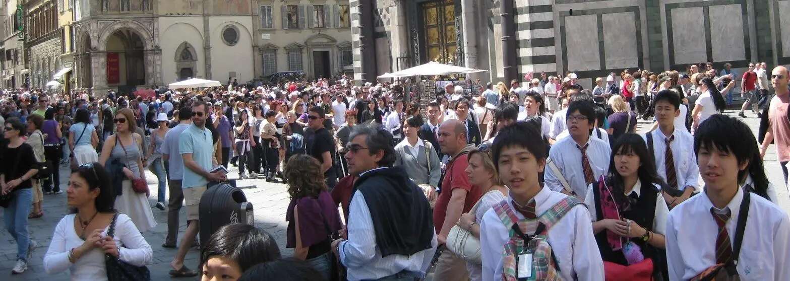 Viaggi e bicchieri a Firenze. Tour alcolici fra pub e monumenti. L’ultima frontiera del turismo trash