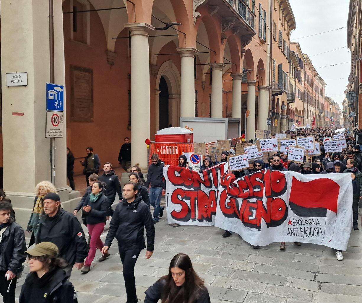 La galassia rossa. Dai collettivi agli antagonisti. Con la carica degli anarchici