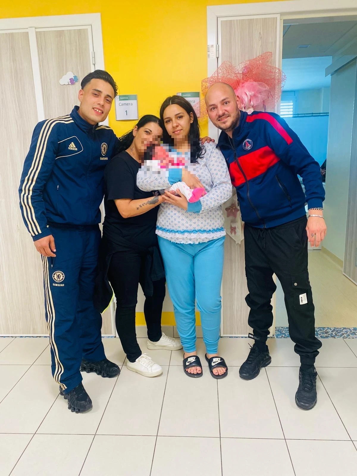 La famiglia dei record, diventano nonni a 35 anni: “I più giovani di Rimini”