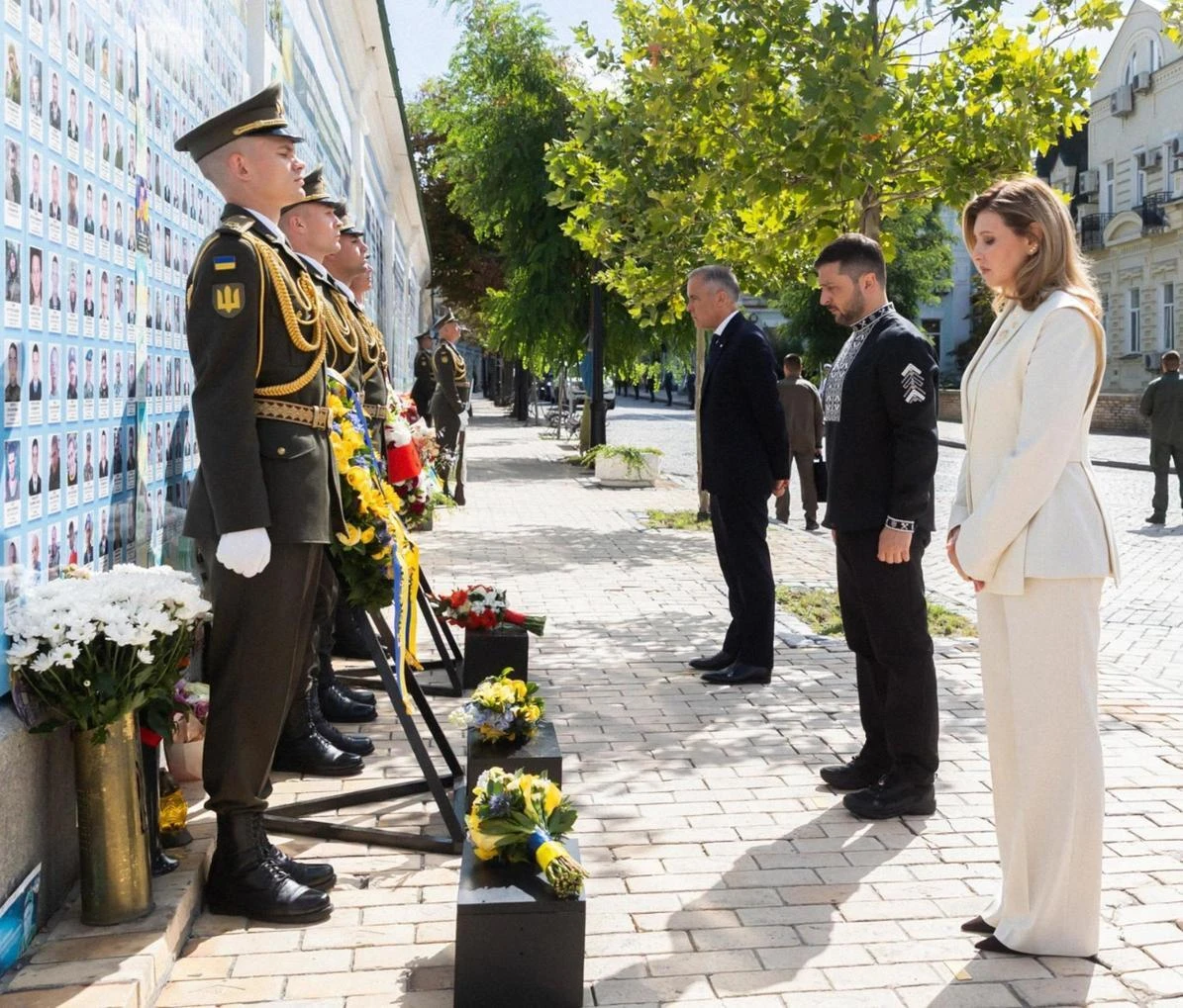 Kiev celebra l’Indipendenza. Zelensky vuole una pace giusta. Trump: 