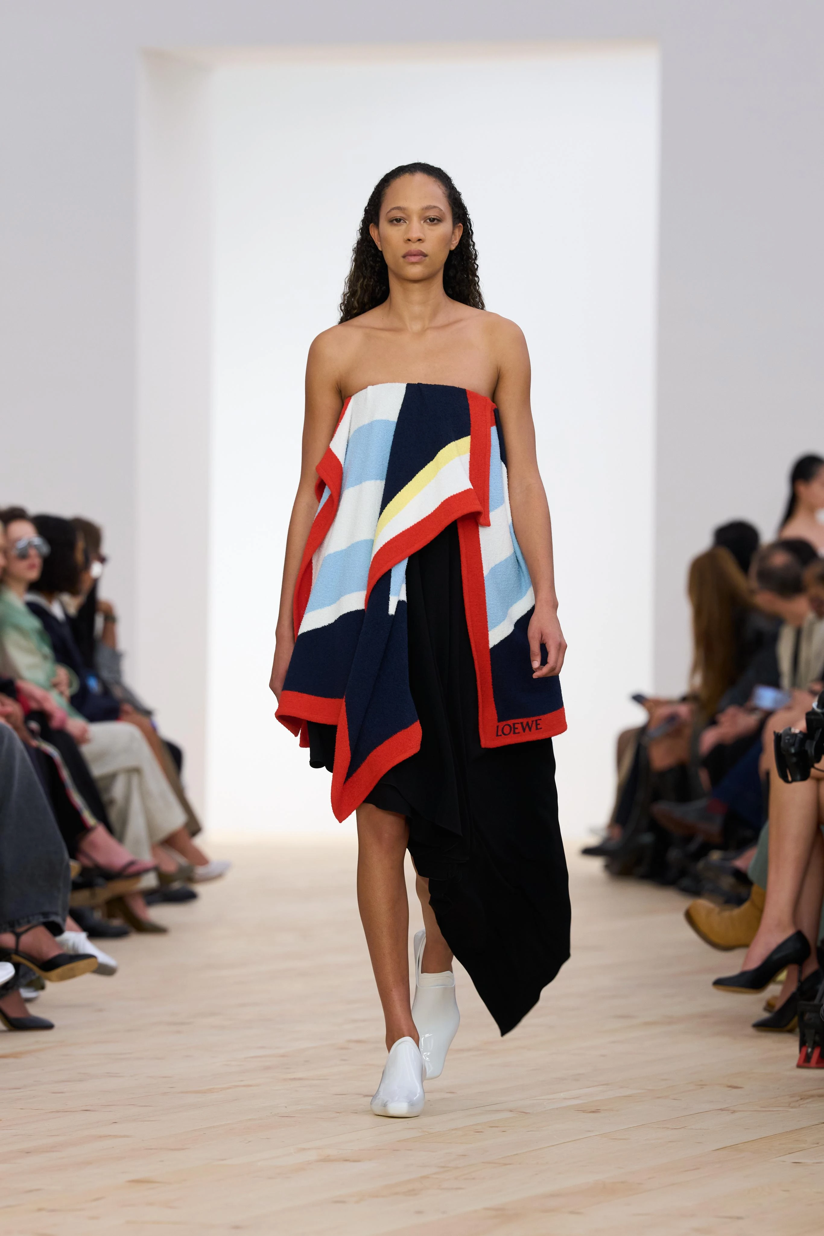 Alla Parigi Fashion Week la bellezza sussurrata e sensuale di Valentino