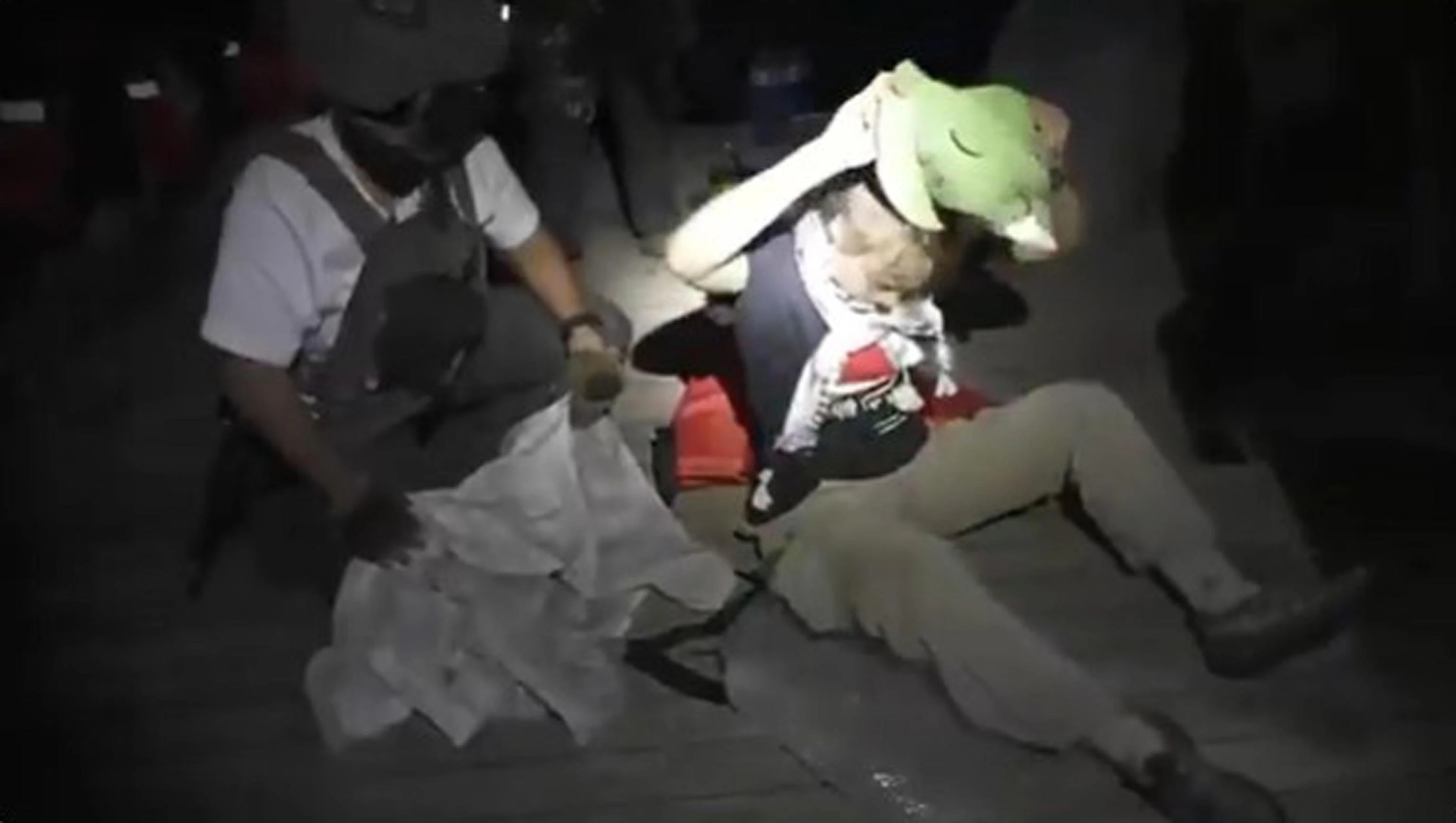 Israele arresta la Flotilla: l’alt dell’Idf, poi l’abbordaggio. “Cannoni ad acqua contro di noi”. Tajani: gli attivisti saranno espulsi