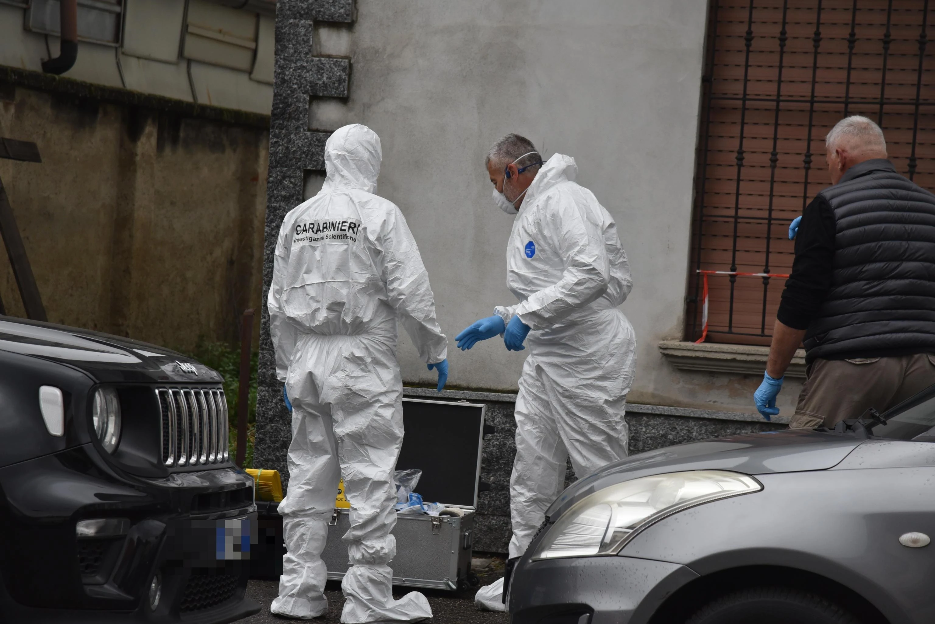 Omicidio a Vigevano, 40enne ucciso in casa dopo una lite: corpo trafitto da numerose coltellate. Arrestato un 25enne