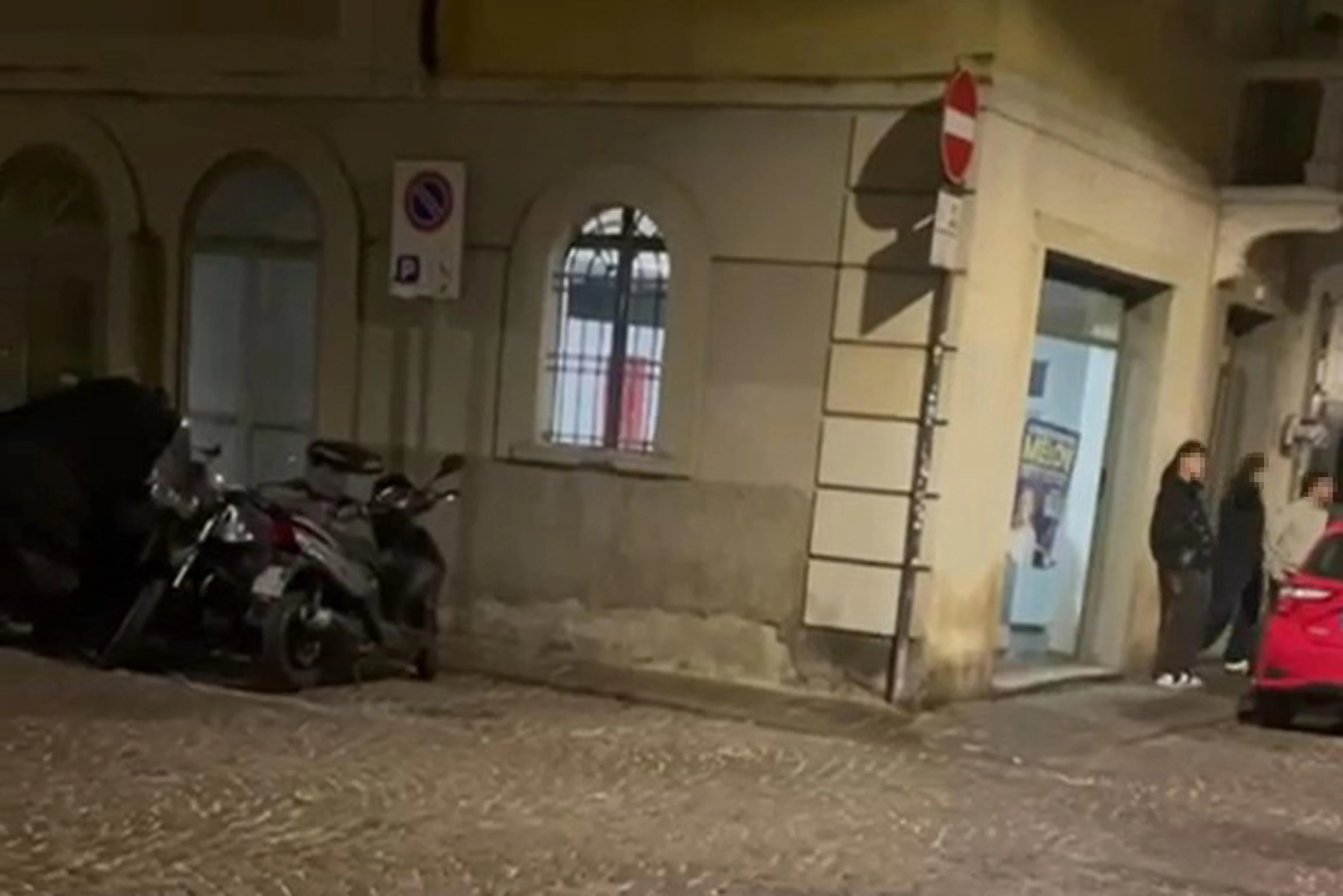 I giovani di FdI a Parma. Cori fascisti e inni al Duce. Vertici commissariati