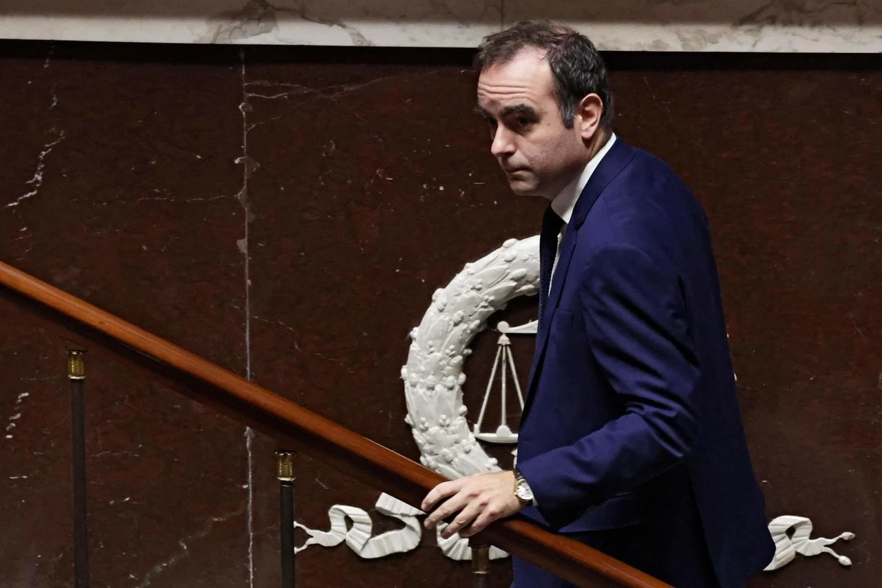 Lecornu si salva per 18 voti e promette: 