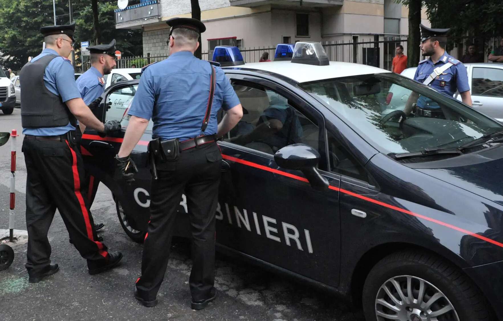 Paderno Dugnano, strage in famiglia: padre, madre e figlioletto uccisi a coltellate