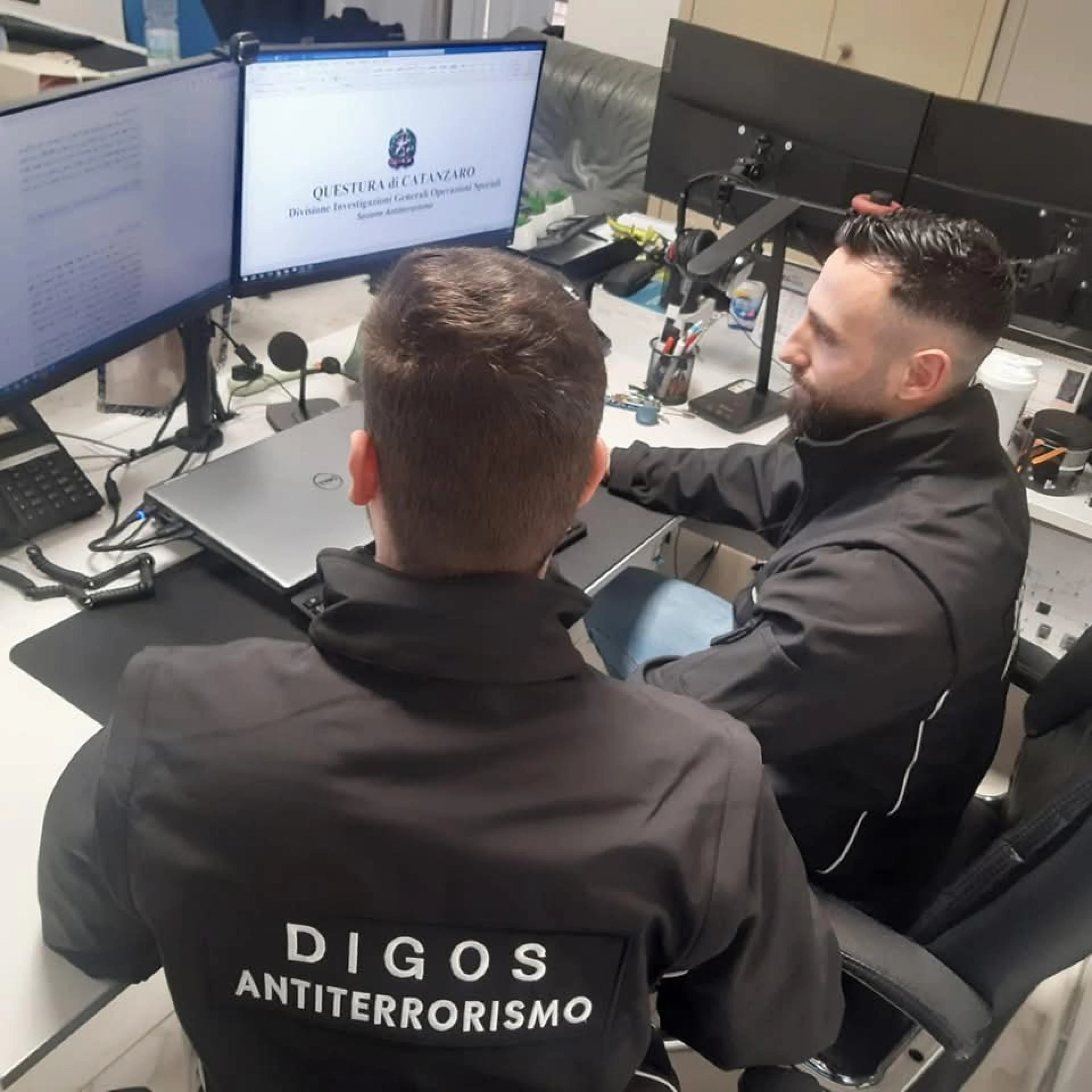 Terrorismo, 16enne arrestato a Milano: si faceva chiamare “incubo dei grattacieli”