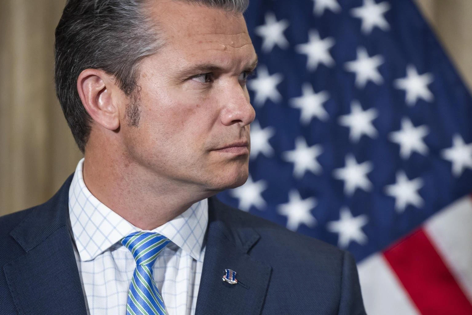 Decine di giornalisti restituiscono il pass al Pentagono: no alle nuove regole imposte da Hegseth