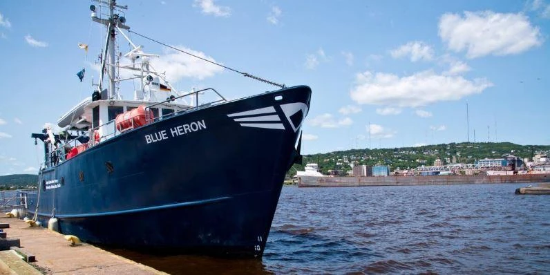 Forme di vita sconosciute in una misteriosa melma: la scoperta sulla nave Blue Heron