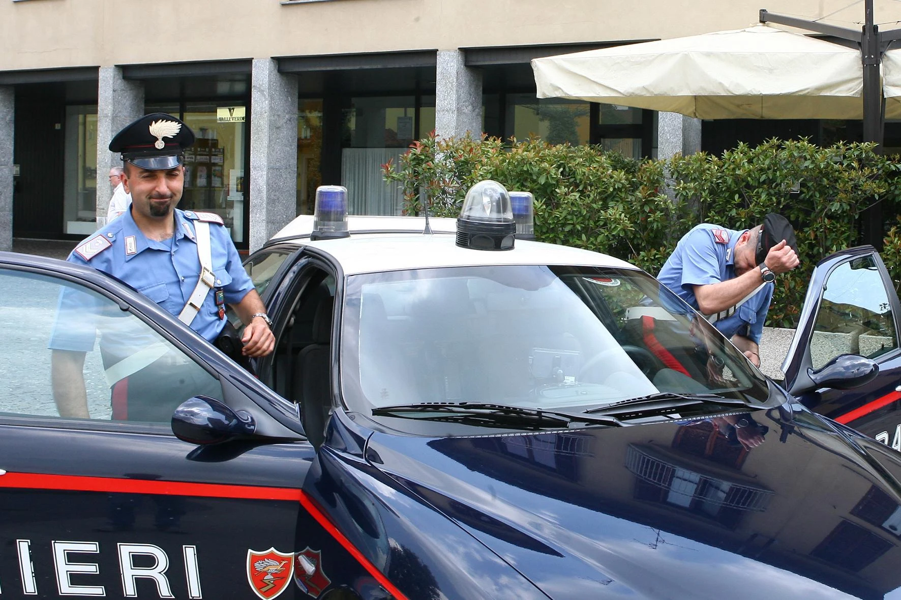 Trapani, 11enne tenta di accoltellare il prof durante la lezione e riprende l’aggressione con il cellulare