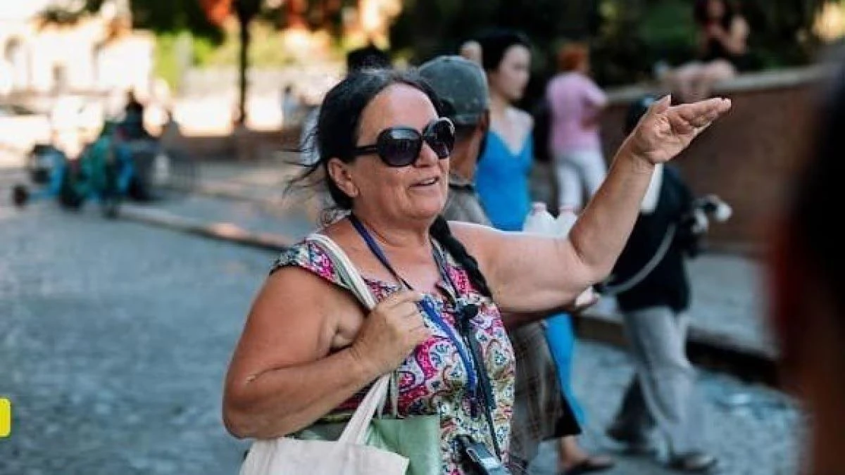 La guida turistica Giovanna Maria Giammarino morta durante la visita al Colosseo. Giuli: «Spegniamo le luci del monumento»