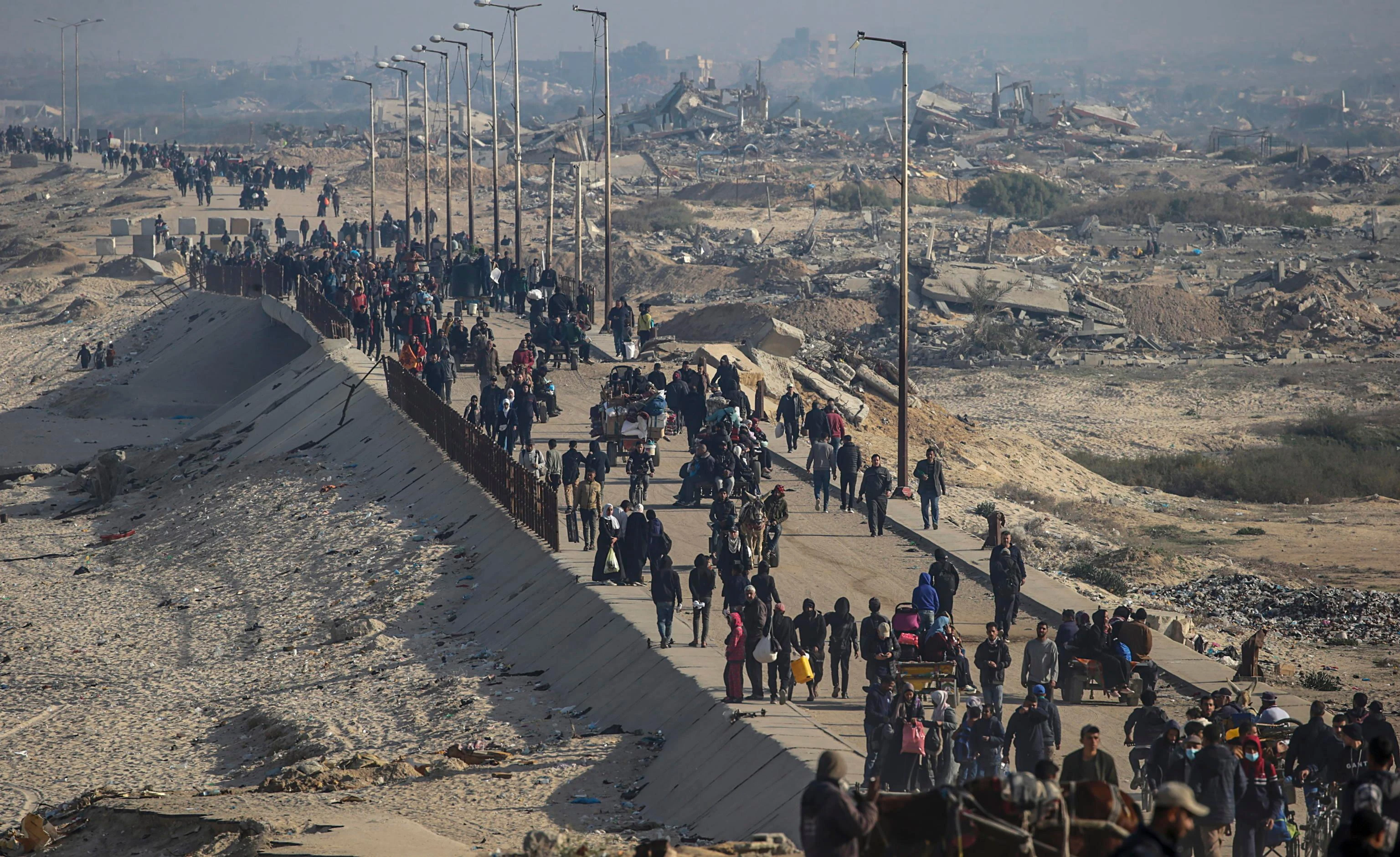 Israele sempre più isolato, l’ira mondiale per l’occupazione di Gaza. E Berlino: stop alle forniture militari