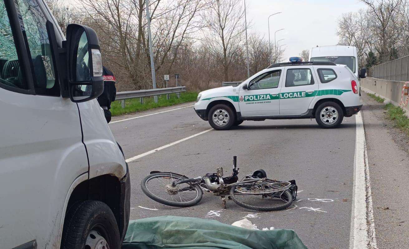 Investito sulla statale 415: morto ciclista di 48 anni