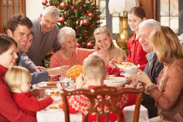 Natale con l’intelligenza artificiale: brodo e arrosti, guai a osare. “Ospite sgradito? Sorridi”