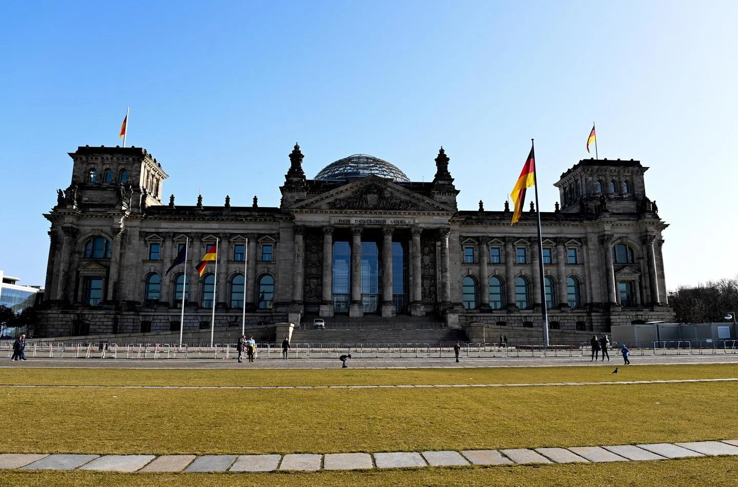 La Commissione Ue sotto accusa: fondi a ONG usati per attacchi alla Germania?