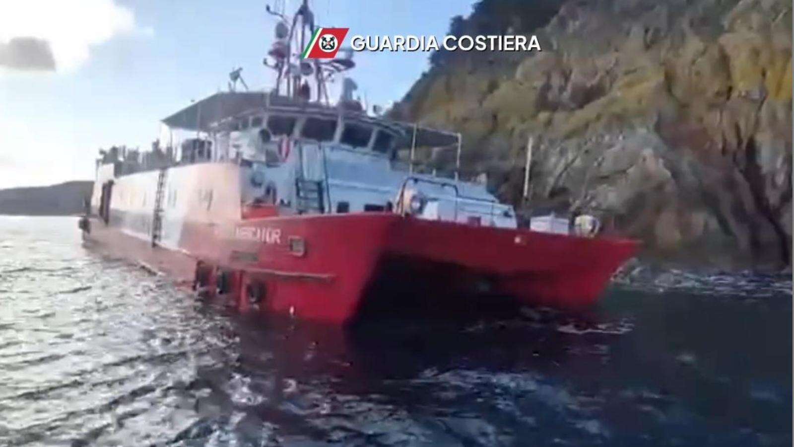 Nave oceanografica si incaglia all’Elba, in salvo 11 membri dell’equipaggio