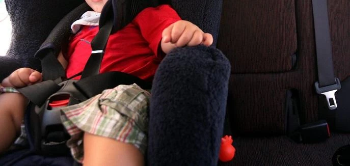 Belgio, bimbo di 15 mesi trovato morto in auto: il padre lo aveva dimenticato nel parcheggio del suo posto lavoro