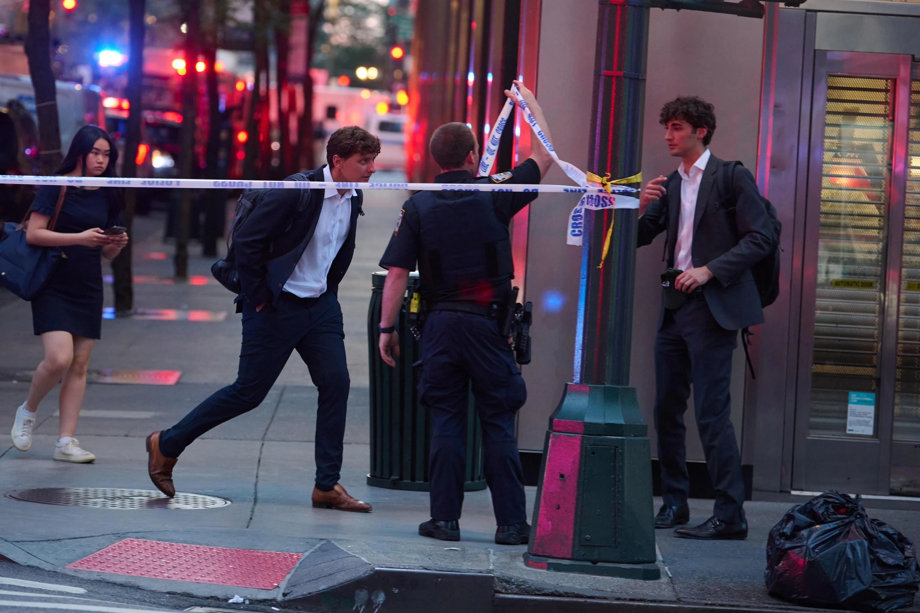 Sparatoria in un grattacielo di New York, 5 morti tra cui l’assalitore. “Il killer voleva colpire la Nfl”