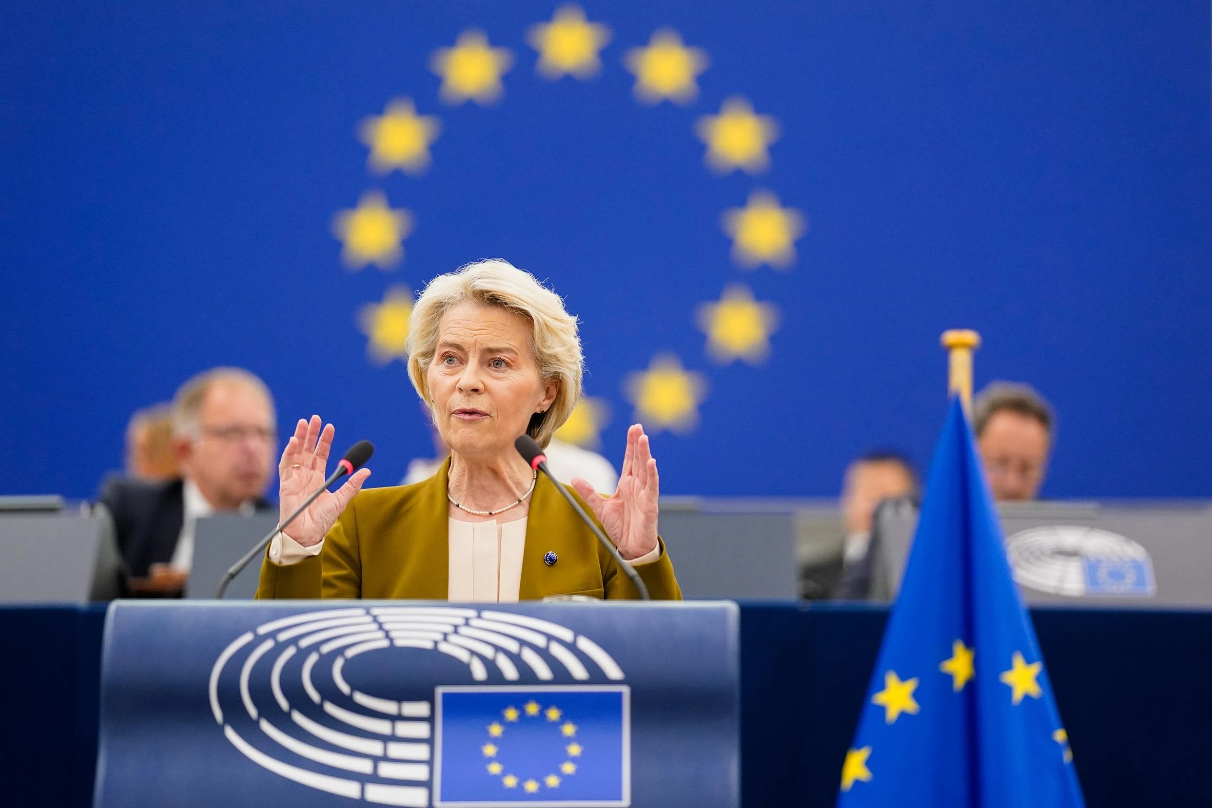 Von der Leyen bersaglio di due mozioni da poli opposti dell’Eurocamera