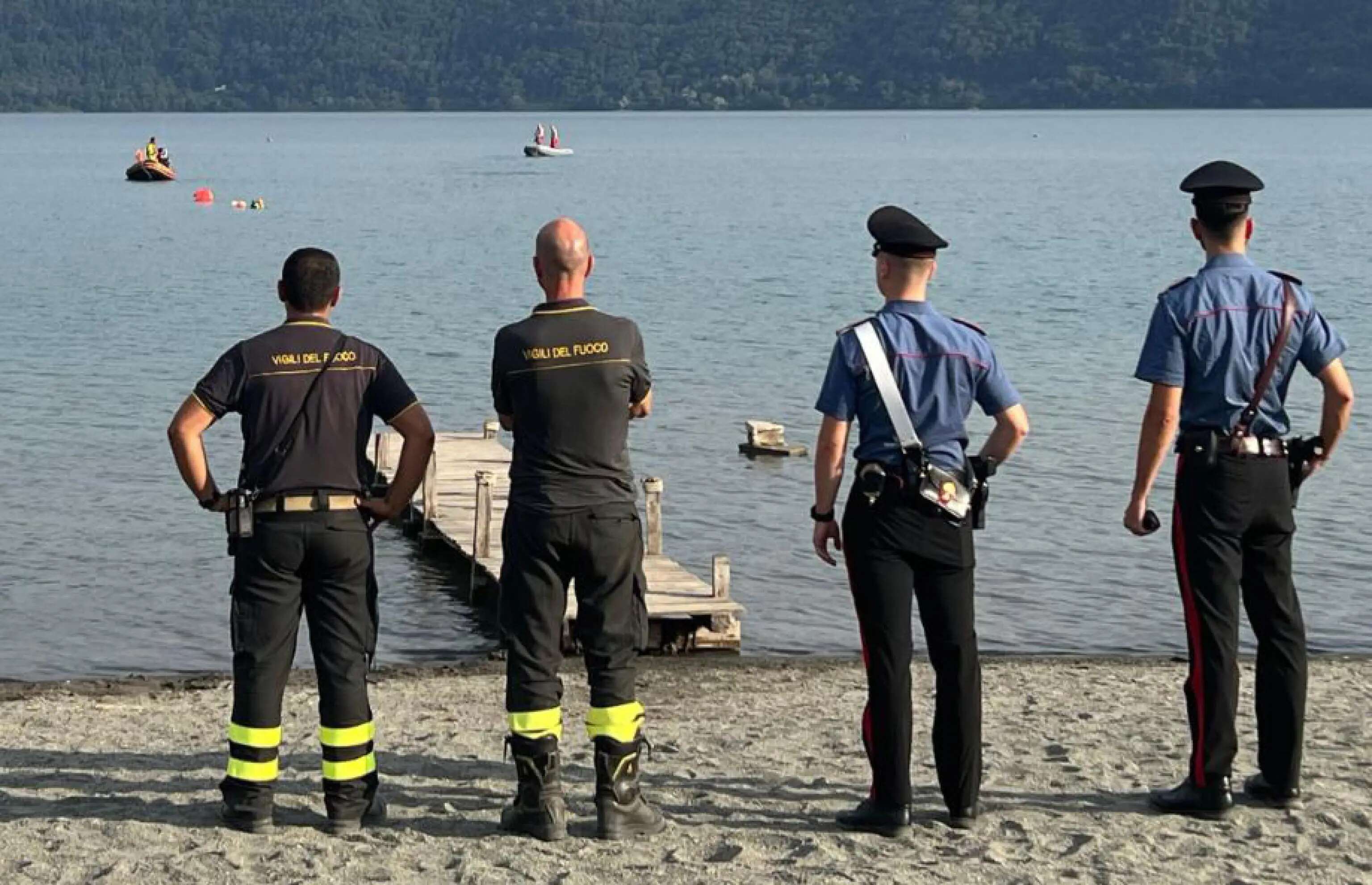 Castel Gandolfo (Roma), trovati morti i due ragazzi che si erano tuffati nel lago. “Uno ha cercato di salvare l’altro”