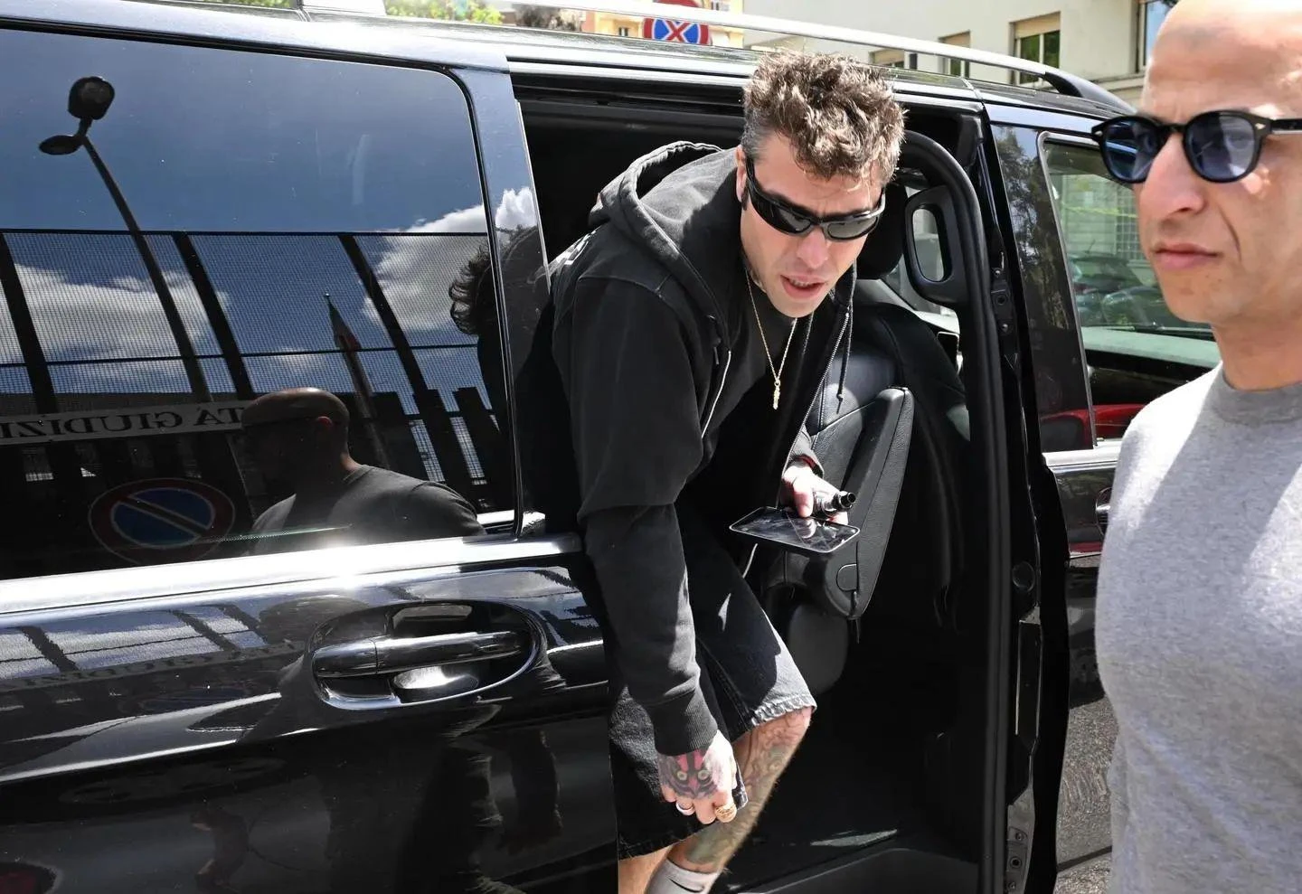 Fedez al Congresso dei Giovani di Forza Italia: “Mai sottratto al confronto. La cosa buona è che Sala non si può ricandidare”