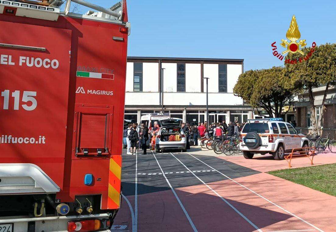 Spray al peperoncino: circa 30 studenti intossicati in una scuola media ed elementare, tre in ospedale