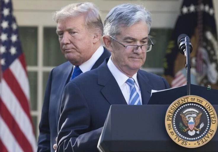 Trump: “Licenzio Powell, anzi forse”. Il caso della lettera e della frode alla Fed