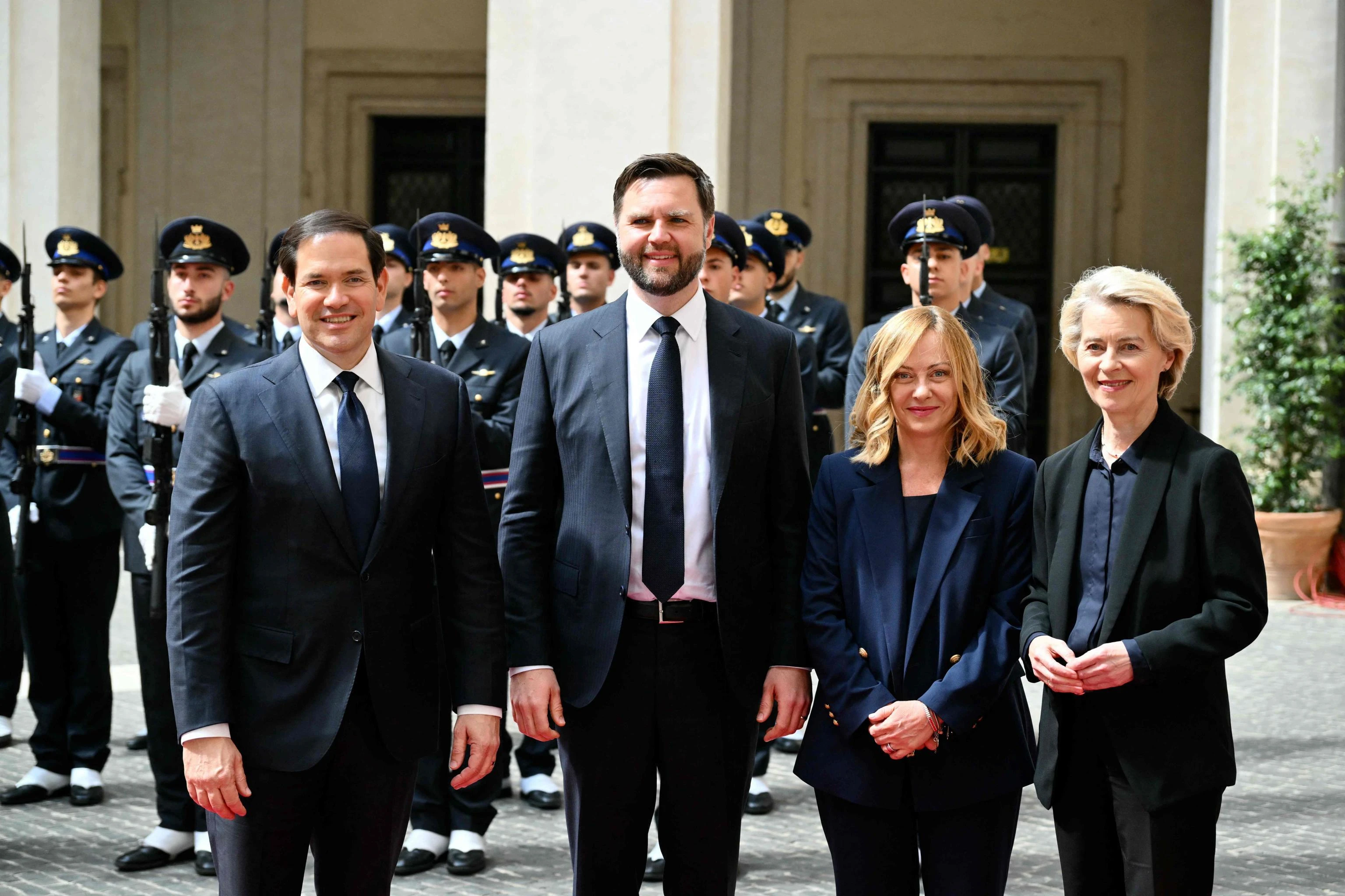 Meloni riprende la scena: Italia ponte tra Usa e Ue. “Dialogo per un nuovo inizio”
