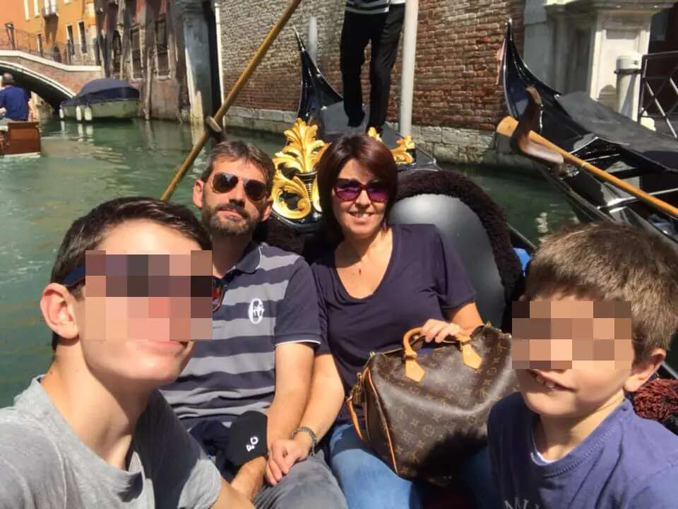 Cosa rischia Riccardo, il diciassettenne che ha sterminato la famiglia? Il “precedente” di Erika De Nardo