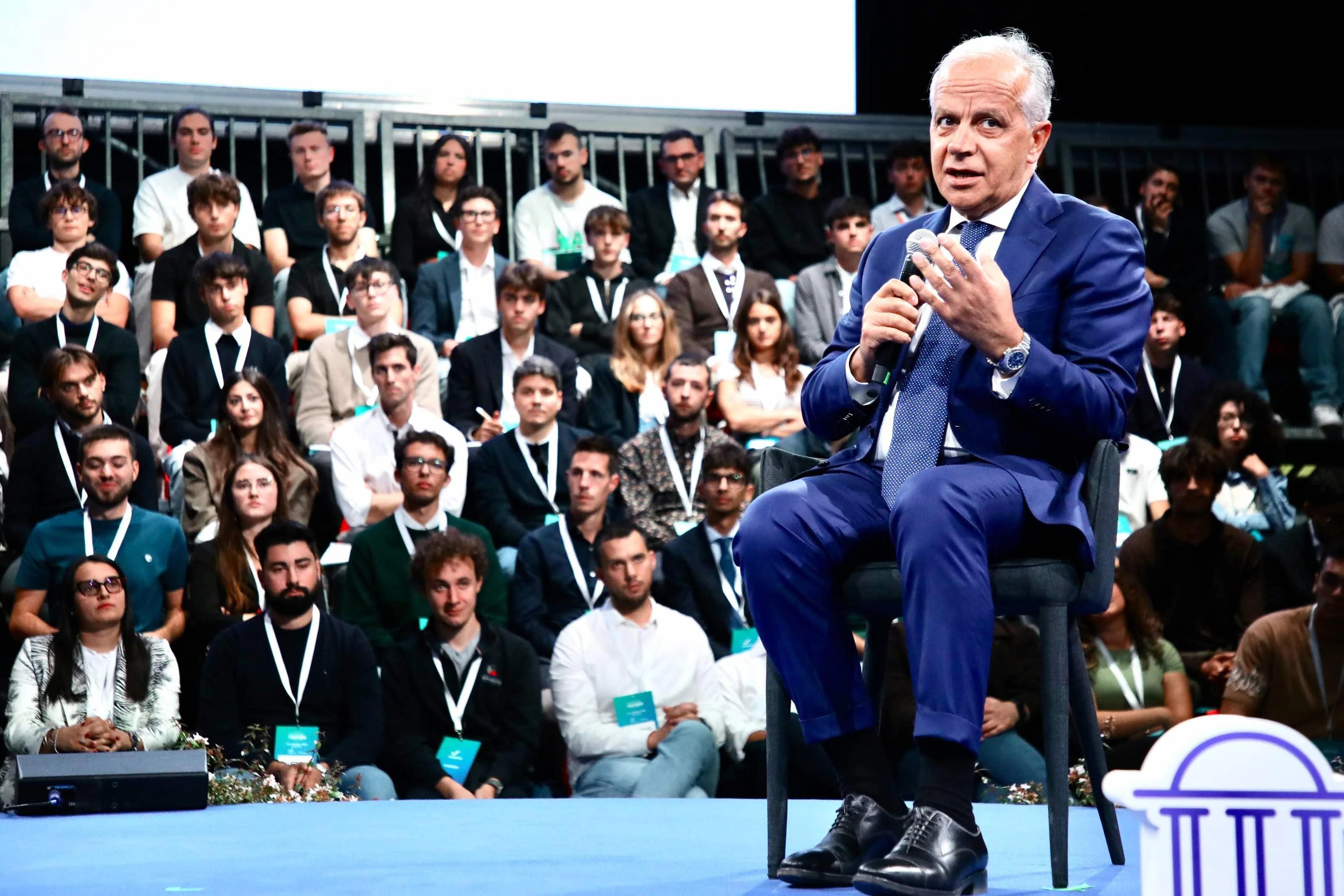 Sciopero generale, affondo di Piantedosi sulla Cgil: “Voleva la rivolta sociale, ringrazio le forze dell’ordine”