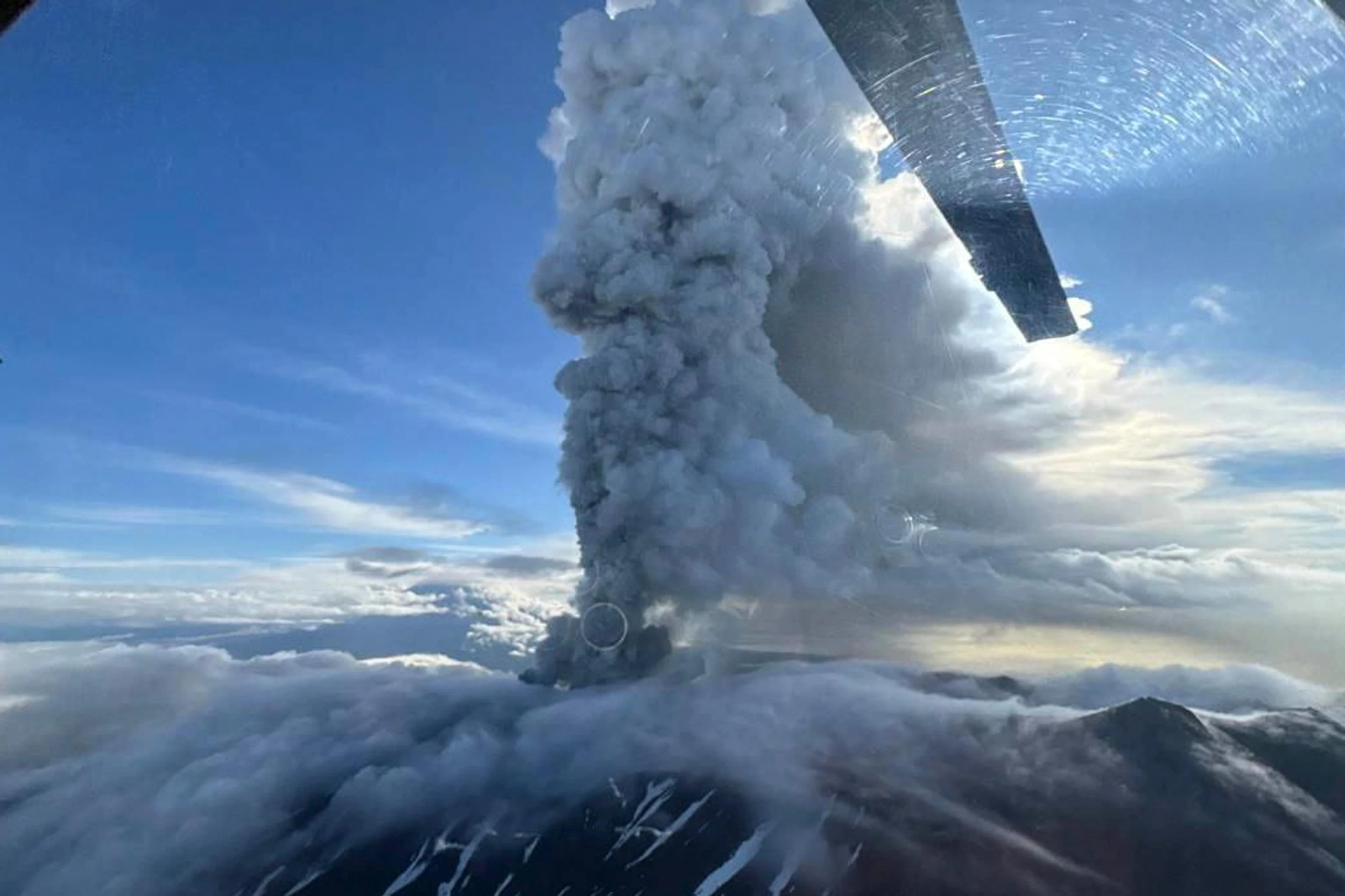 Vulcano in Russia si sveglia nella Kamchatka ed erutta dopo 450 anni