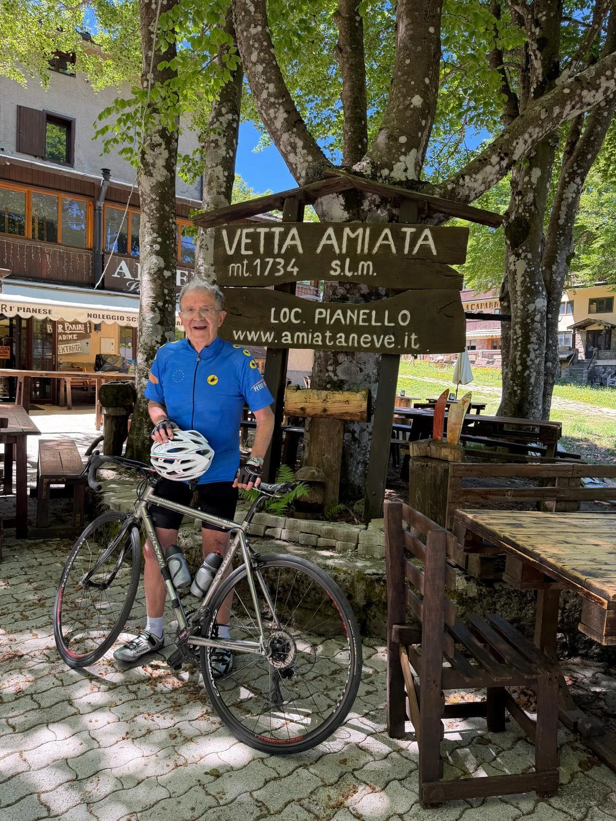 Prodi scala l’Amiata in bici: 