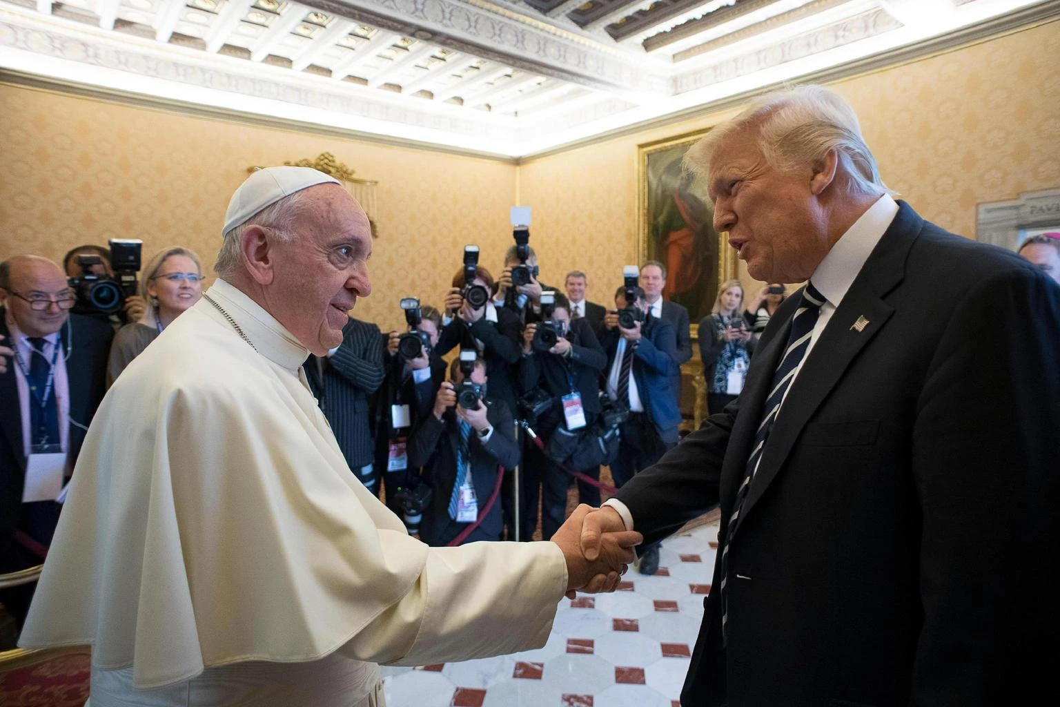 Il candidato Papa preferito da Trump? Se stesso