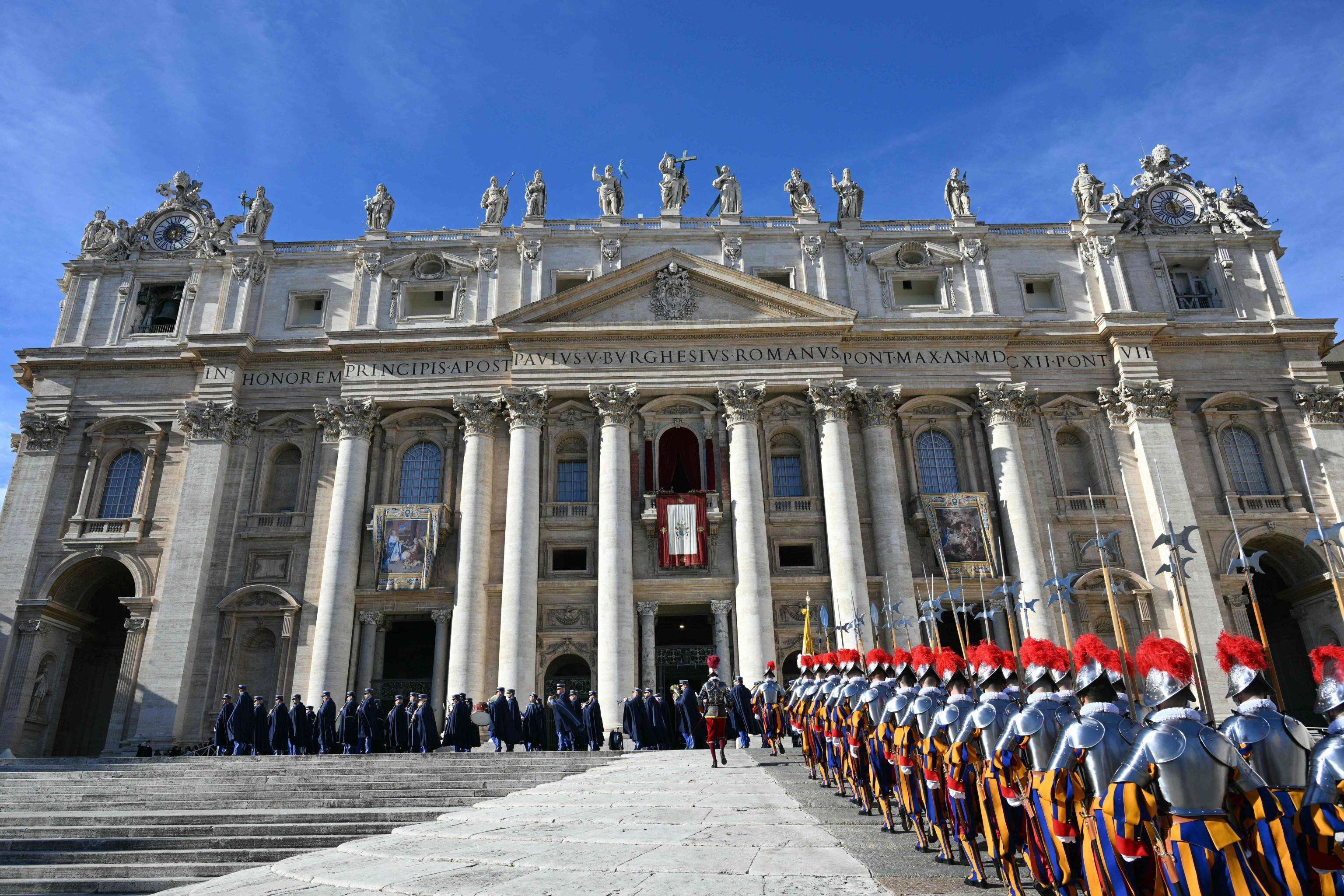 L’appello del Papa Francesco per la pace: “Tacciano le armi dall’Ucraina al Medio Oriente”. Poi la benedizione Urbi et Orbi