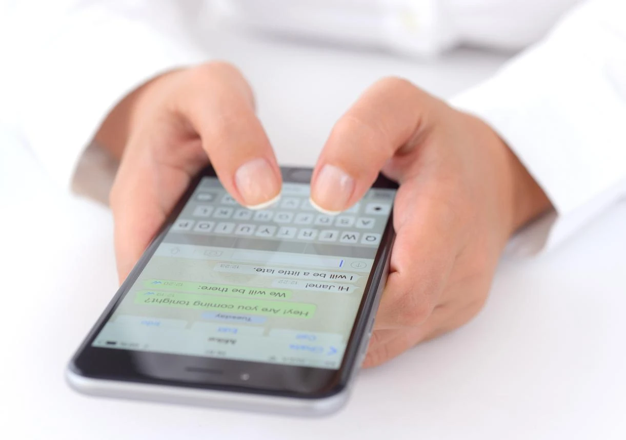 C’è davvero un cestino nascosto di WhatsApp? Così liberi lo spazio sullo smartphone