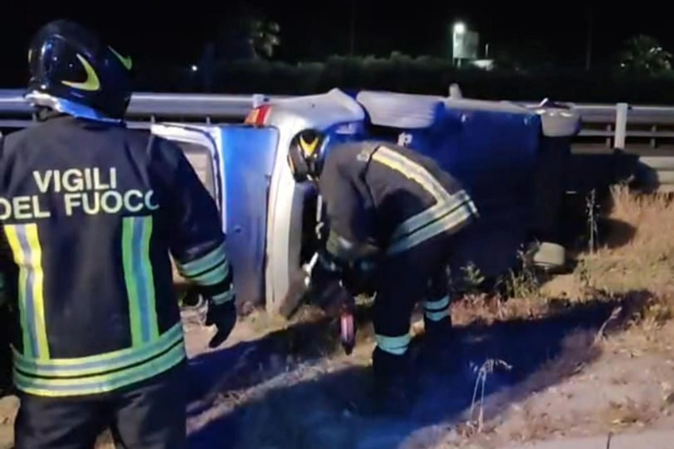 Fuggono dai carabinieri. Muore in auto a 16 anni