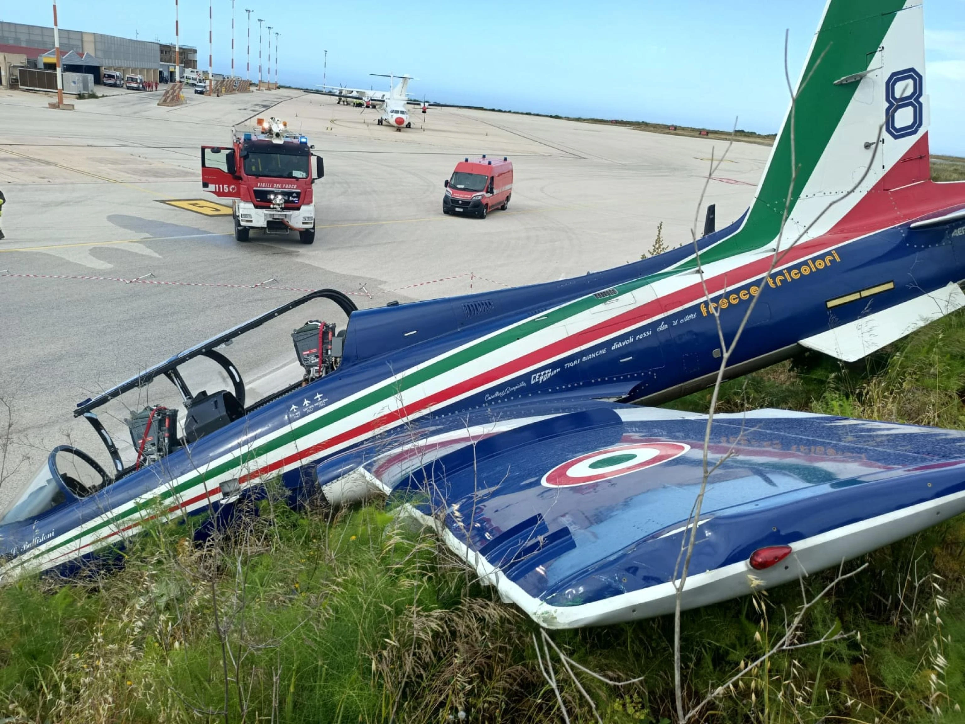 Frecce Tricolori, su Ebay in vendita un pezzo del jet caduto a Pantelleria. Recuperato dai carabinieri