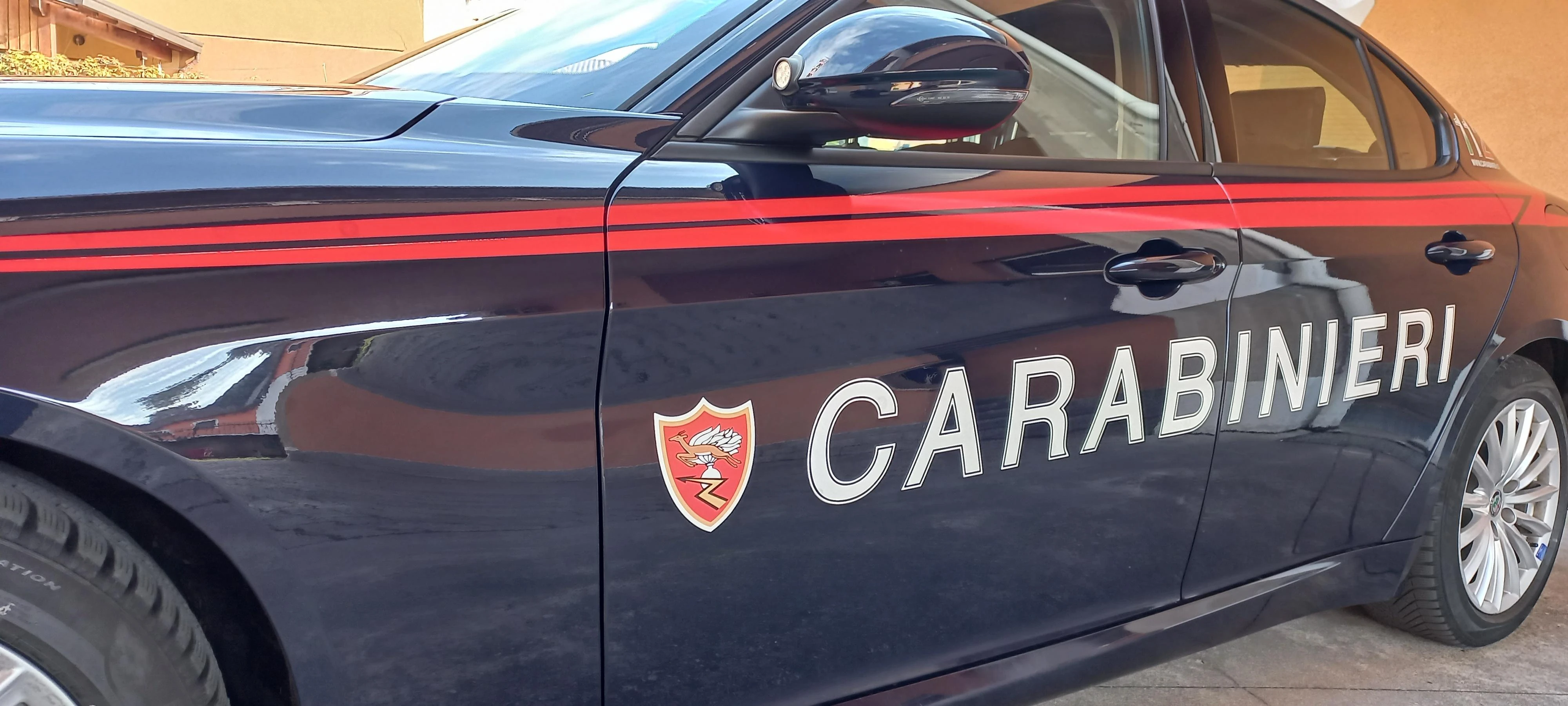 Scampia, 14enne accoltellato nei bagni della scuola