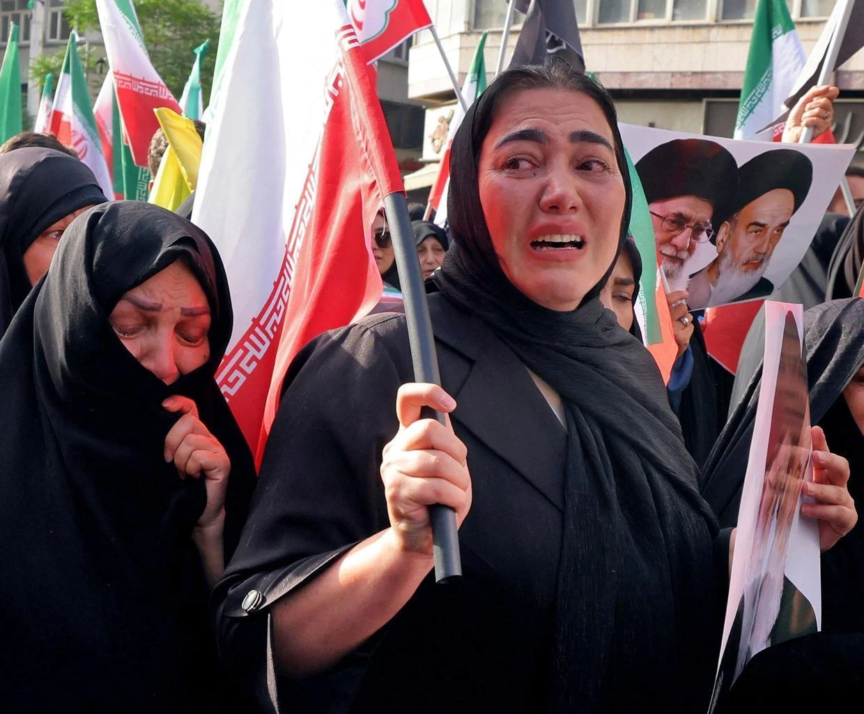 Il regime celebra i propri martiri. L’urlo di Teheran: morte a Israele