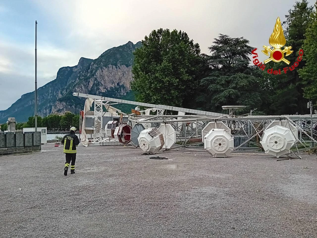 Evacuata all’ultimo minuto: il dettaglio sconvolgente nel crollo della ruota panoramica a Lecco. Com’è potuto accadere?